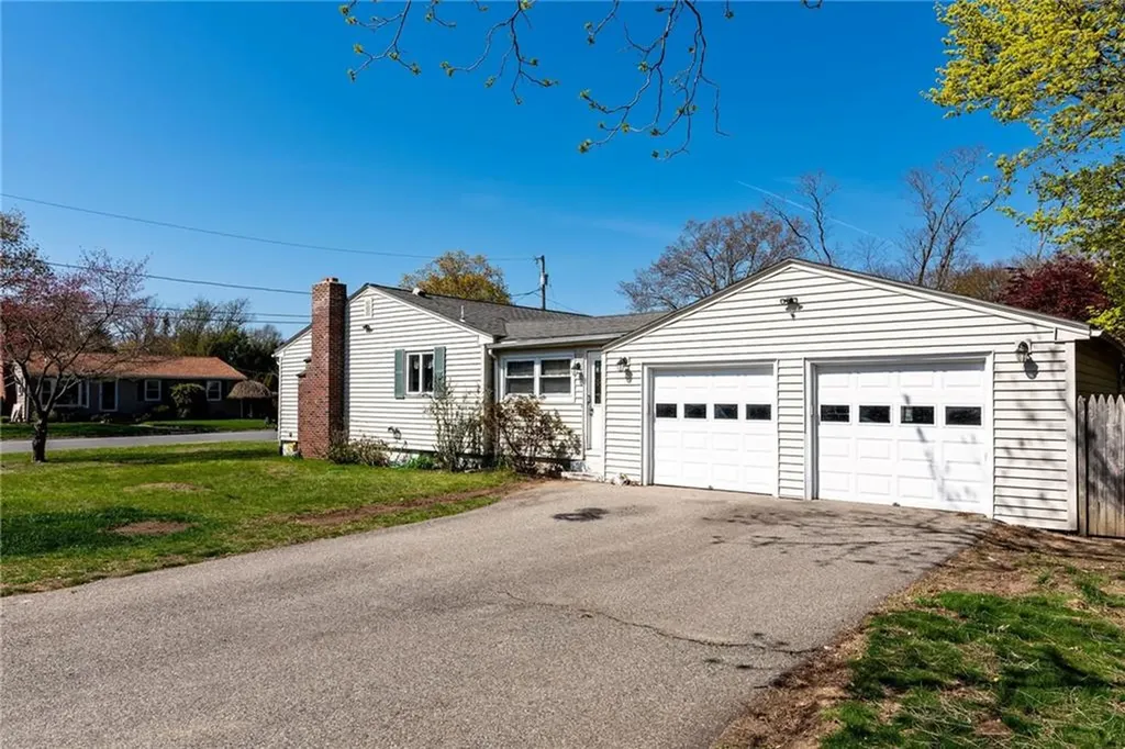 20 Archdale Drive Warwick RI 02889