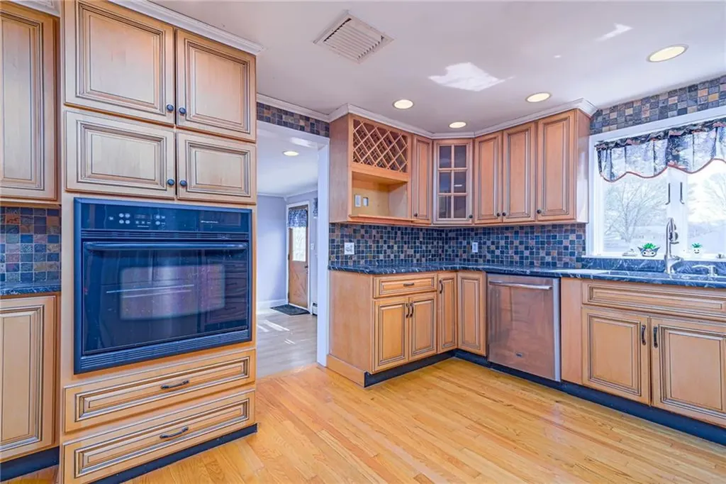 20 Archdale Drive Warwick RI 02889