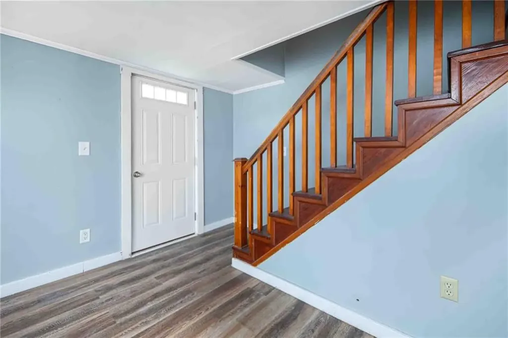 30 Uphill Avenue Warwick RI 02886