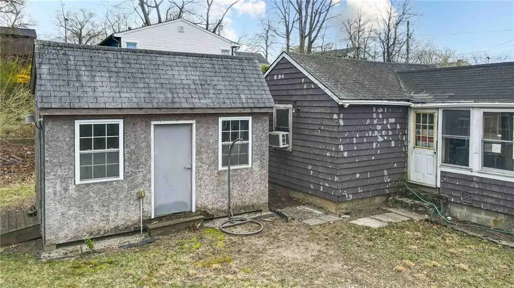 30 Uphill Avenue Warwick RI 02886