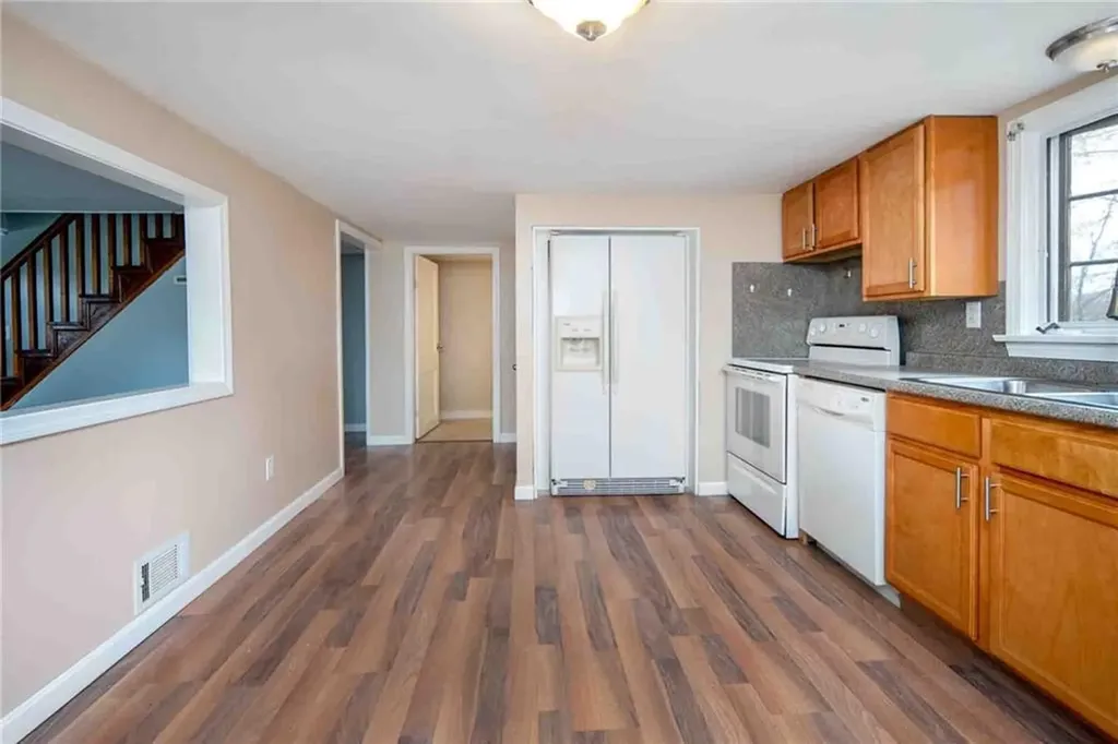 30 Uphill Avenue Warwick RI 02886