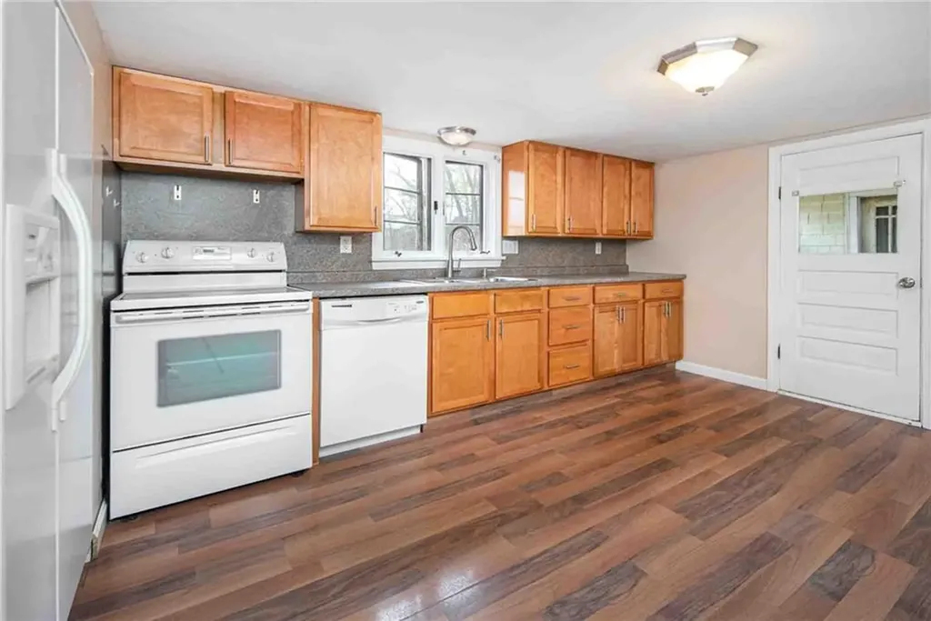 30 Uphill Avenue Warwick RI 02886