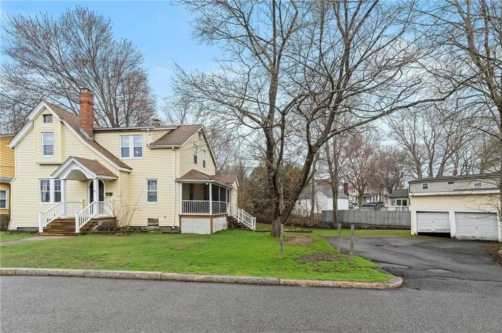 197 Avenue C Woonsocket RI 02895