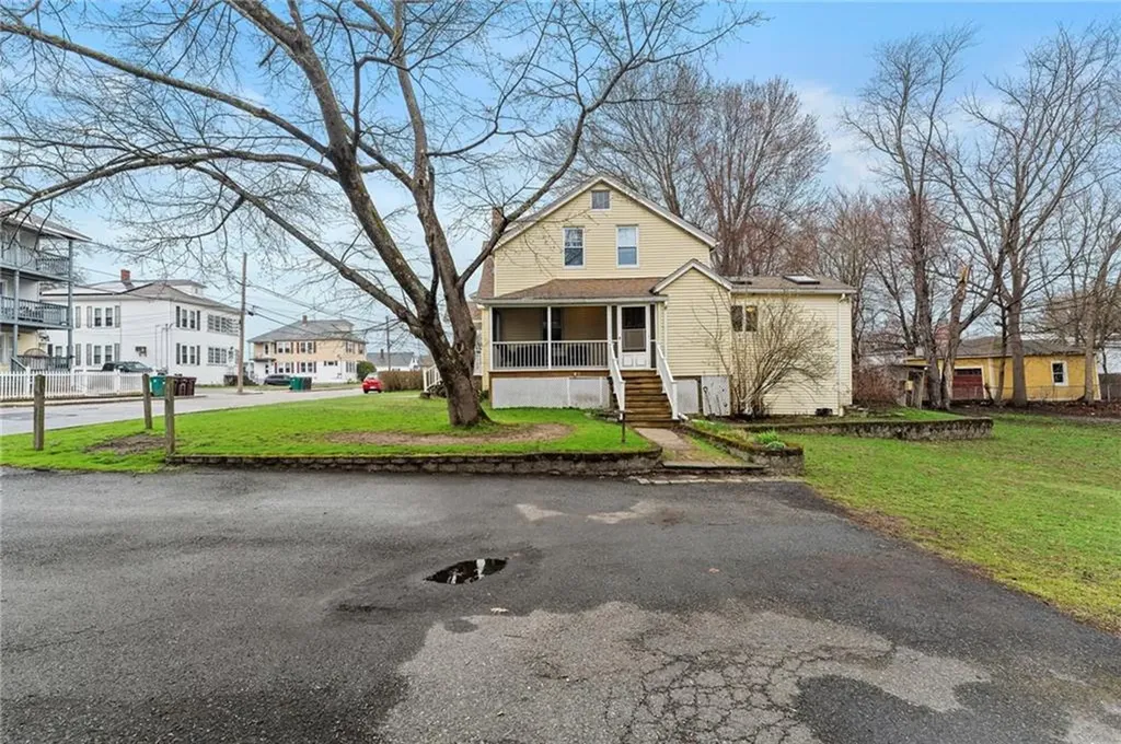 197 Avenue C Woonsocket RI 02895