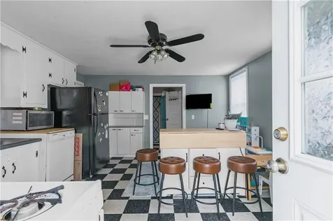 17 Easterbrooks Avenue Bristol RI 02809