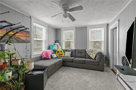 17 Easterbrooks Avenue Bristol RI 02809