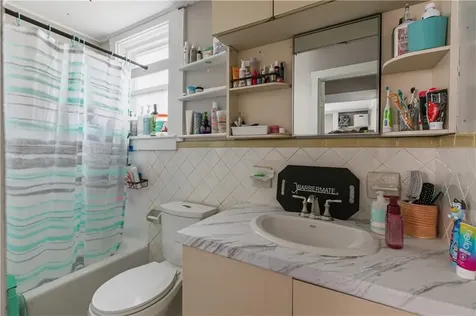 17 Easterbrooks Avenue Bristol RI 02809