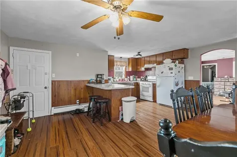 17 Easterbrooks Avenue Bristol RI 02809