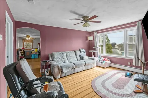 17 Easterbrooks Avenue Bristol RI 02809