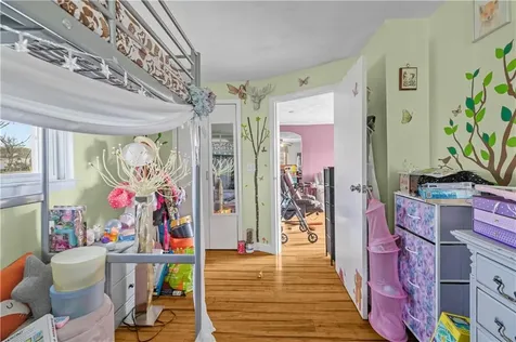 17 Easterbrooks Avenue Bristol RI 02809