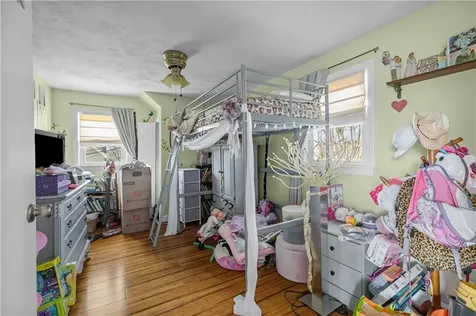 17 Easterbrooks Avenue Bristol RI 02809