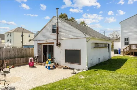 17 Easterbrooks Avenue Bristol RI 02809