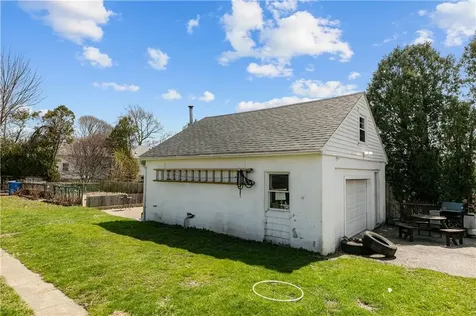 17 Easterbrooks Avenue Bristol RI 02809