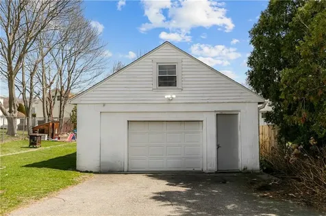 17 Easterbrooks Avenue Bristol RI 02809