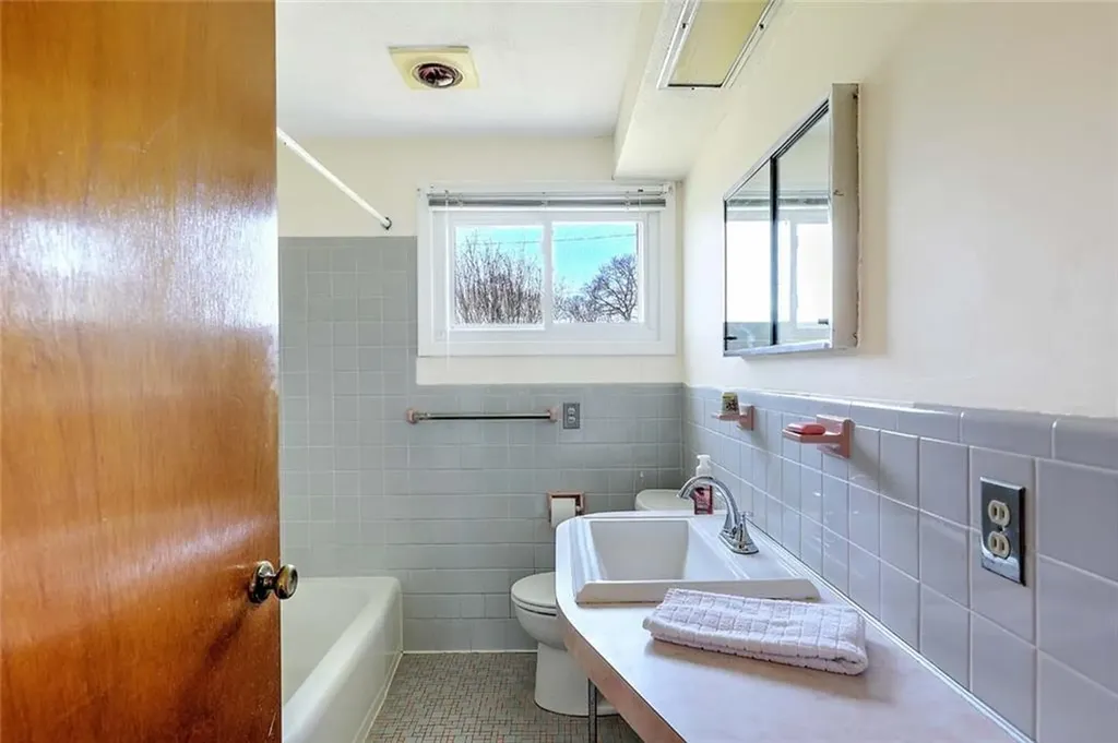 40 Covington Drive Warwick RI 02886