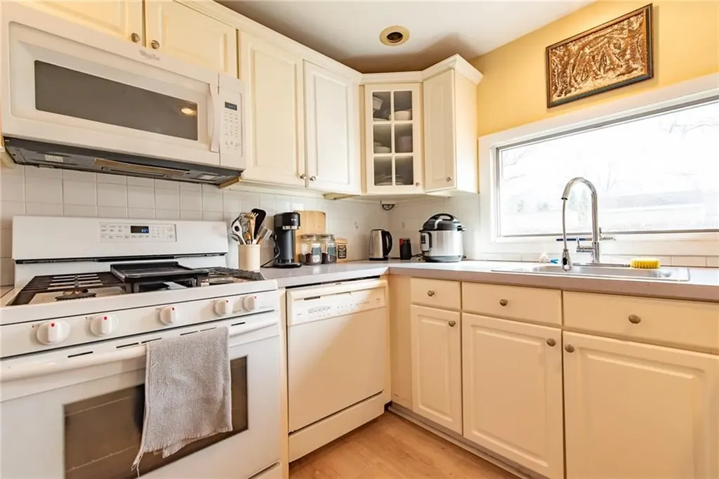 72 Flagg Avenue Warwick RI 02886