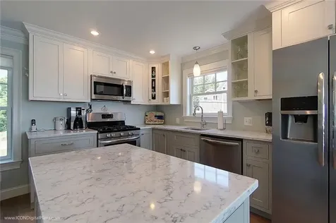 223 Cliff Avenue Portsmouth RI 02871