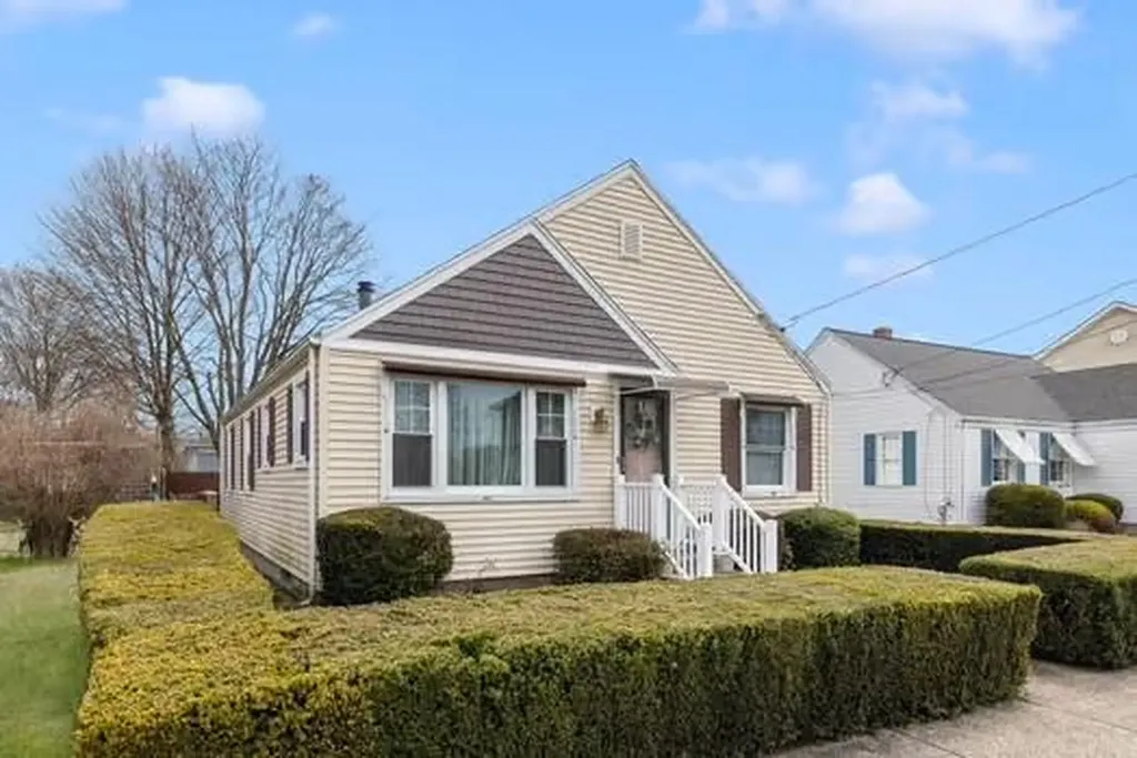 207 Bloodgood Street Pawtucket RI 02861