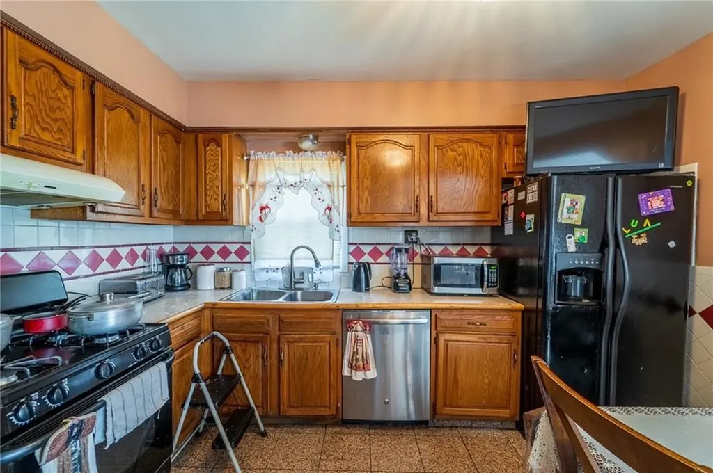 321 Columbus Avenue Pawtucket RI 02861