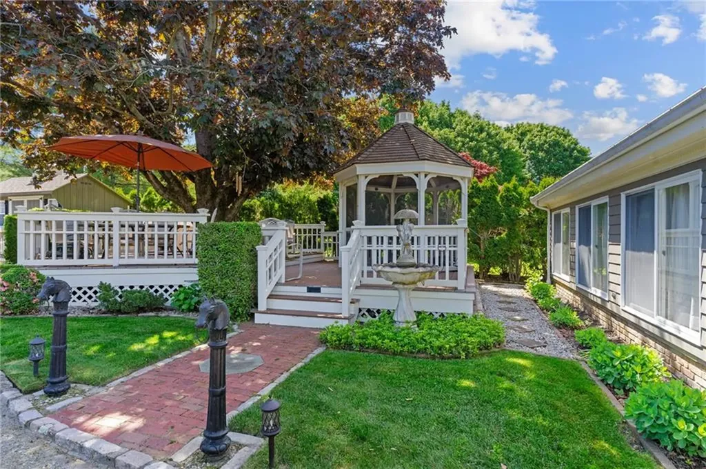 21 Foxhill Avenue Bristol RI 02809