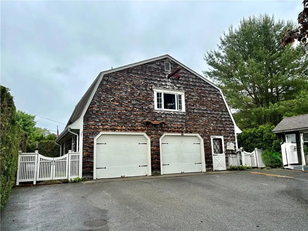 21 Foxhill Avenue Bristol RI 02809