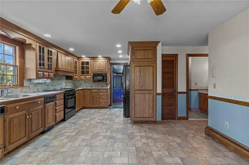 21 Foxhill Avenue Bristol RI 02809