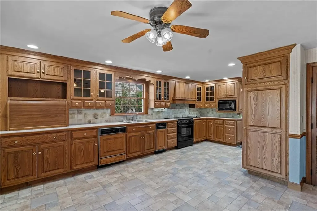 21 Foxhill Avenue Bristol RI 02809