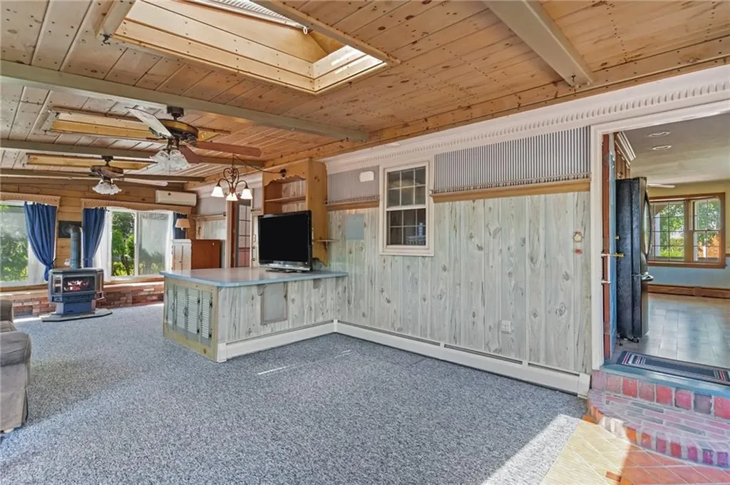 21 Foxhill Avenue Bristol RI 02809