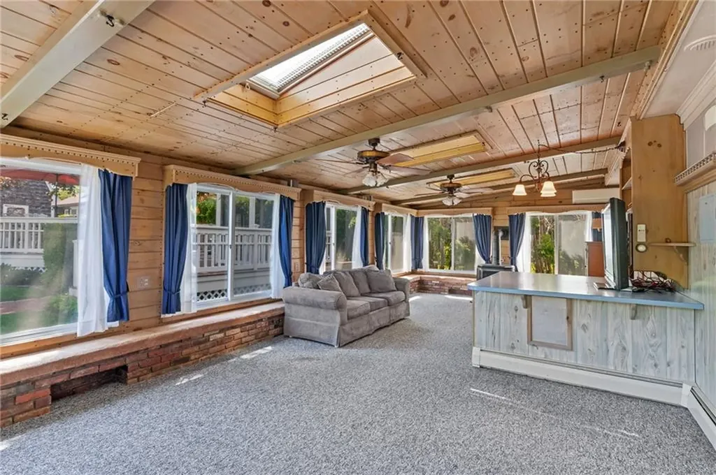 21 Foxhill Avenue Bristol RI 02809