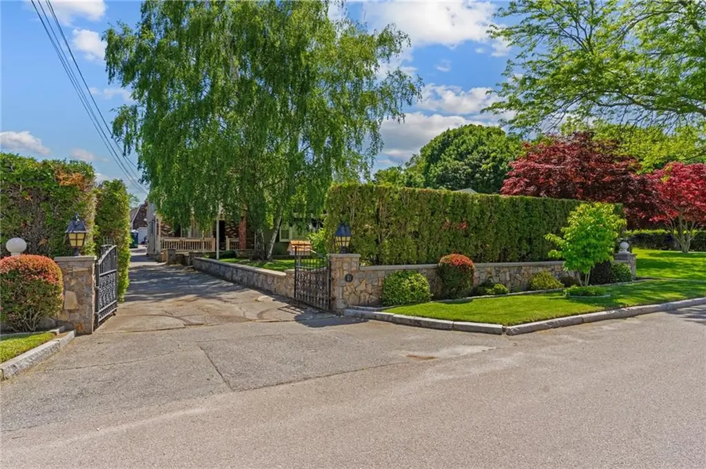 21 Foxhill Avenue Bristol RI 02809
