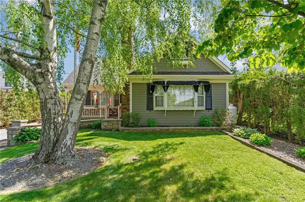 21 Foxhill Avenue Bristol RI 02809