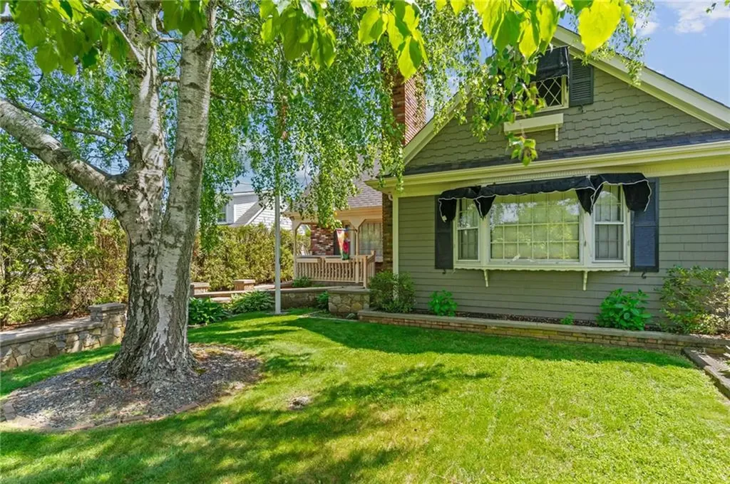 21 Foxhill Avenue Bristol RI 02809