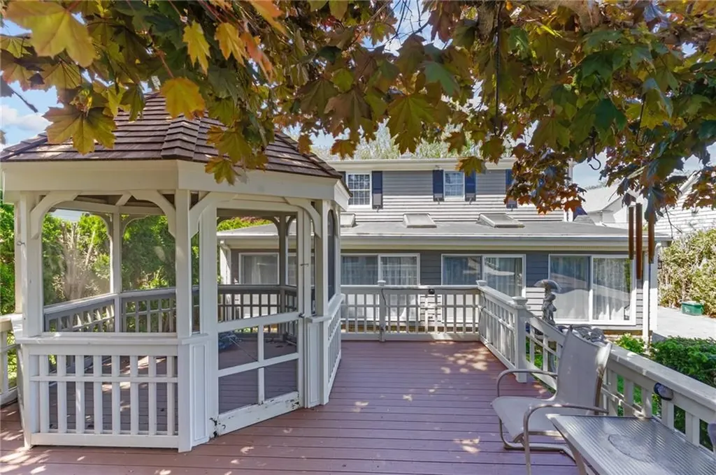 21 Foxhill Avenue Bristol RI 02809