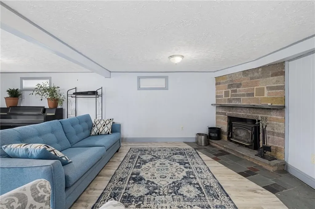 112 Center Avenue Middletown RI 02842