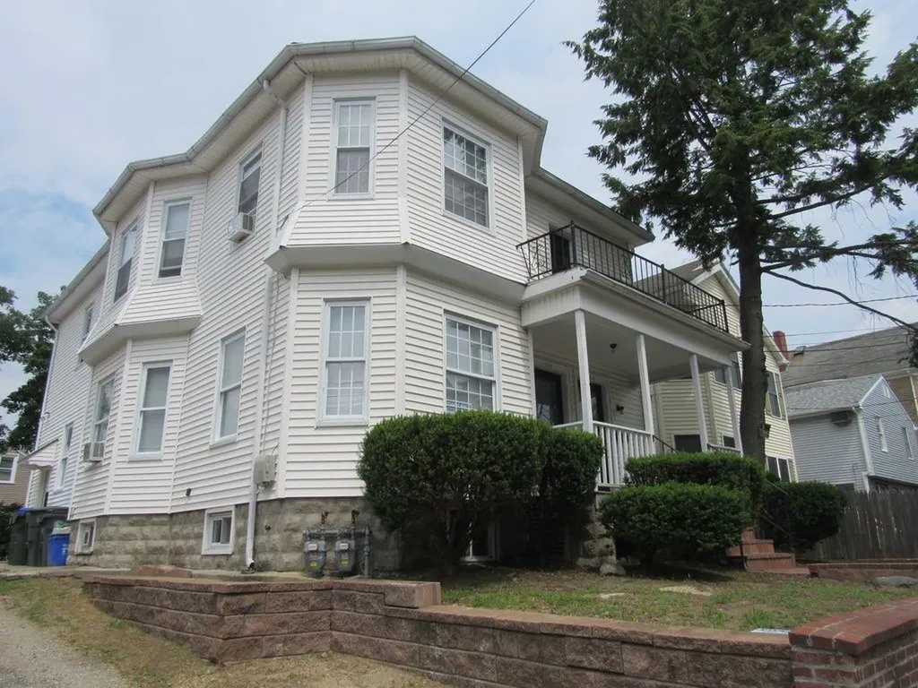 102 104 Oakland Avenue Providence RI 02908