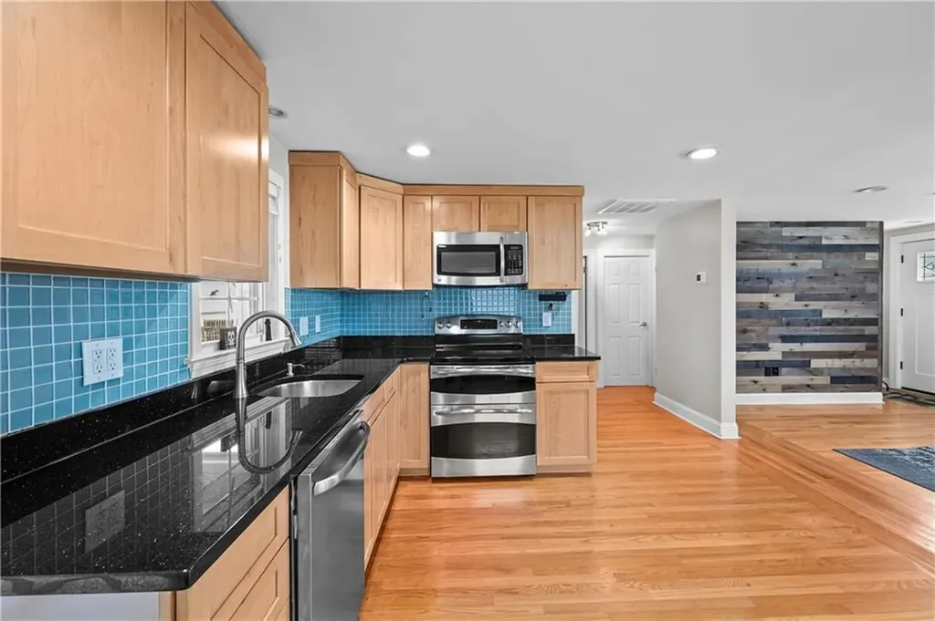 21 Delway Road East Providence RI 02914