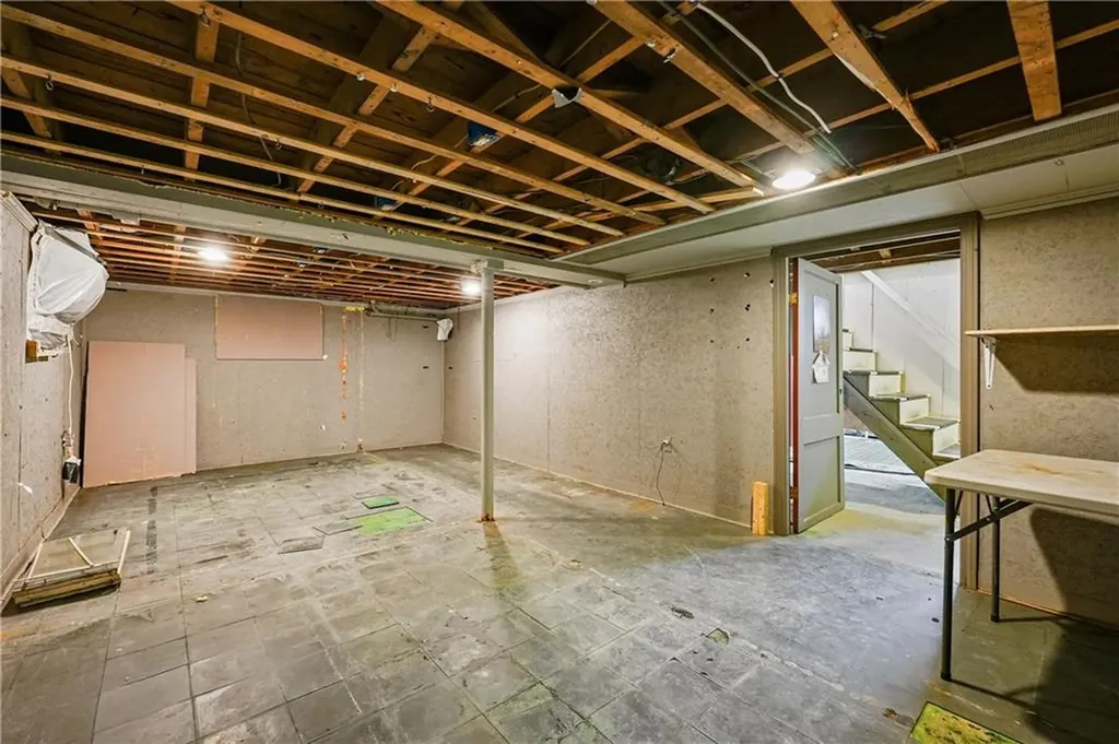 21 Delway Road East Providence RI 02914