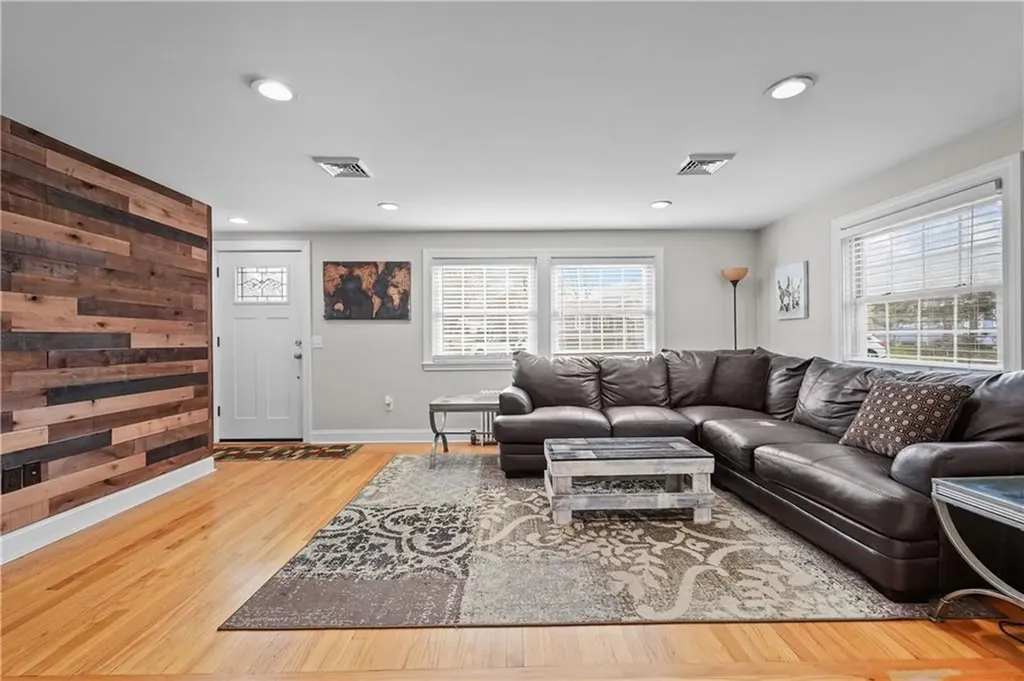 21 Delway Road East Providence RI 02914