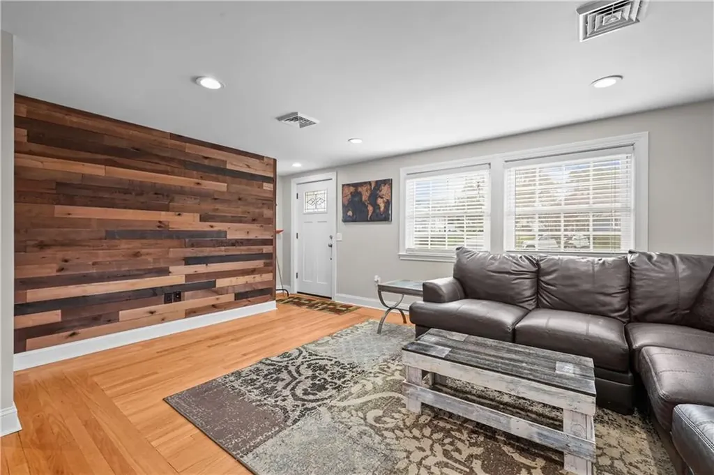 21 Delway Road East Providence RI 02914