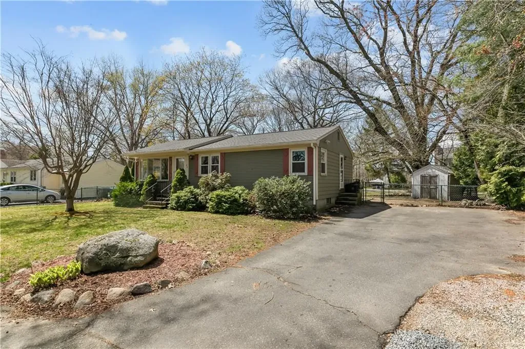 93 Sefton Avenue Warwick RI 02889