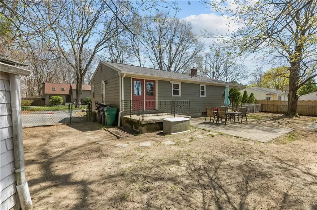 93 Sefton Avenue Warwick RI 02889