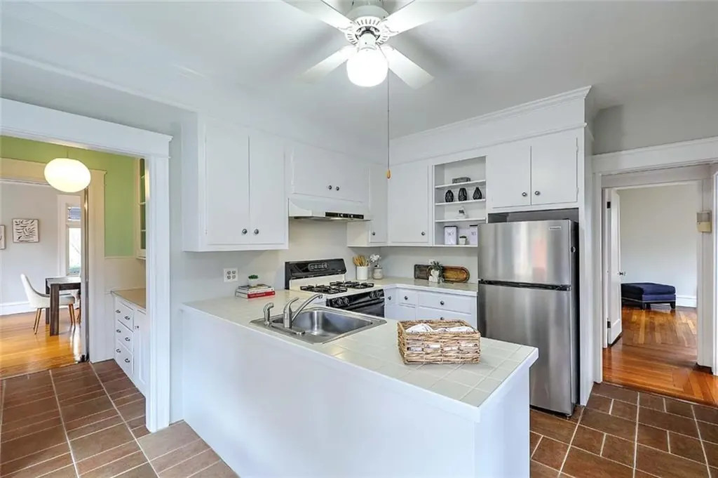 25 Brenton Avenue Providence RI 02906