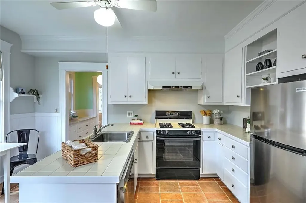 25 Brenton Avenue Providence RI 02906