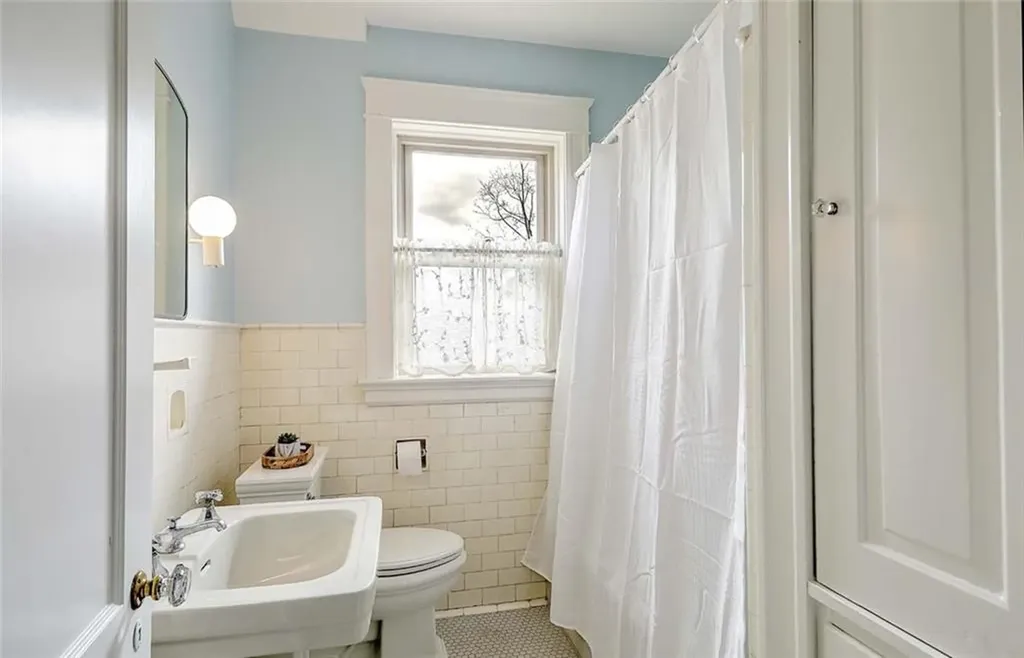 25 Brenton Avenue Providence RI 02906