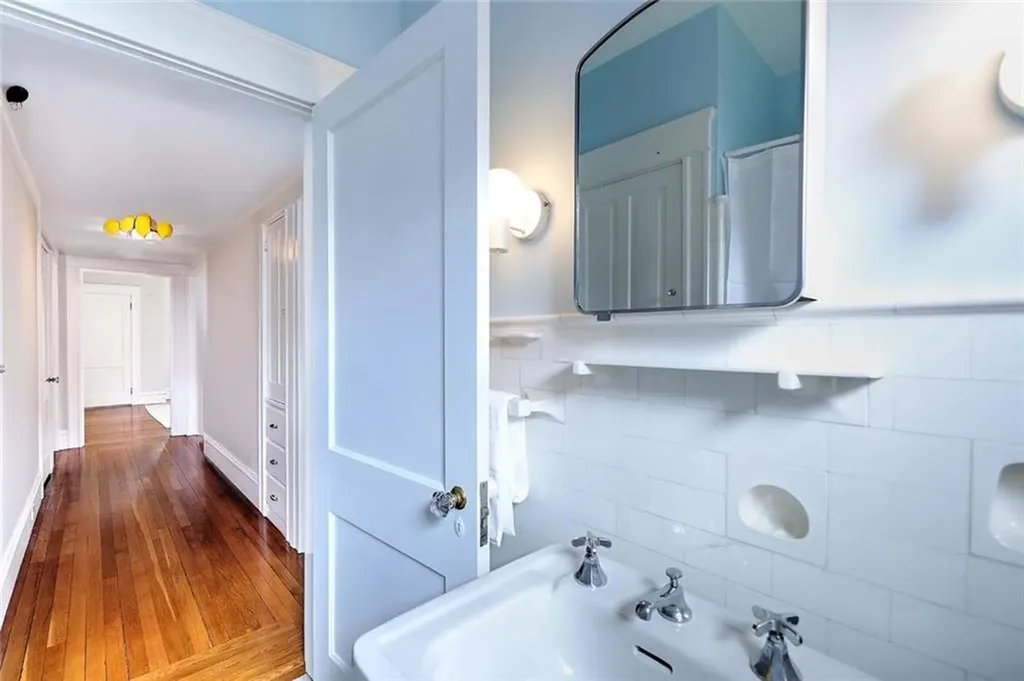 25 Brenton Avenue Providence RI 02906