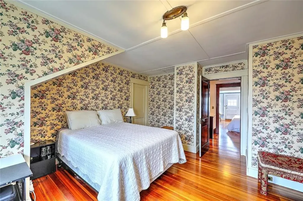 25 Brenton Avenue Providence RI 02906