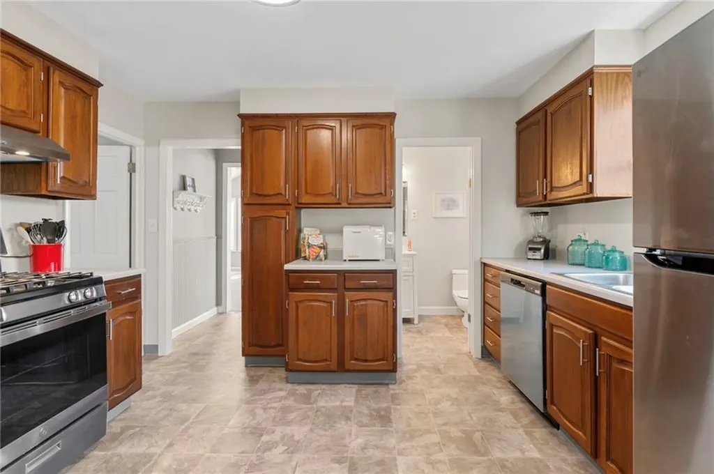 33 Morgan Street Portsmouth RI 02871
