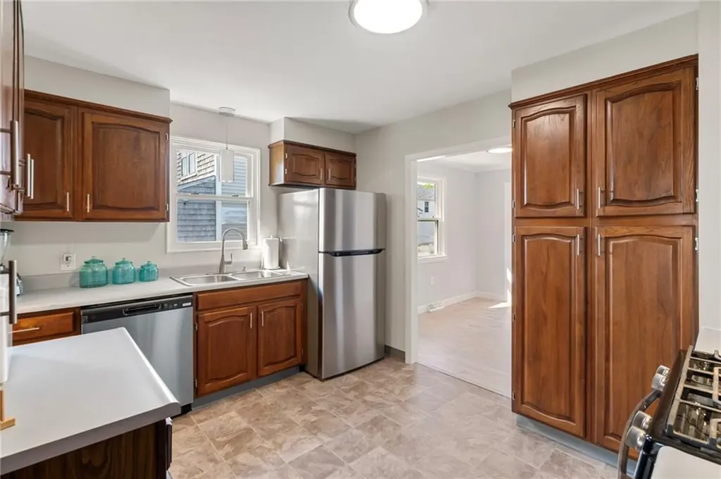 33 Morgan Street Portsmouth RI 02871