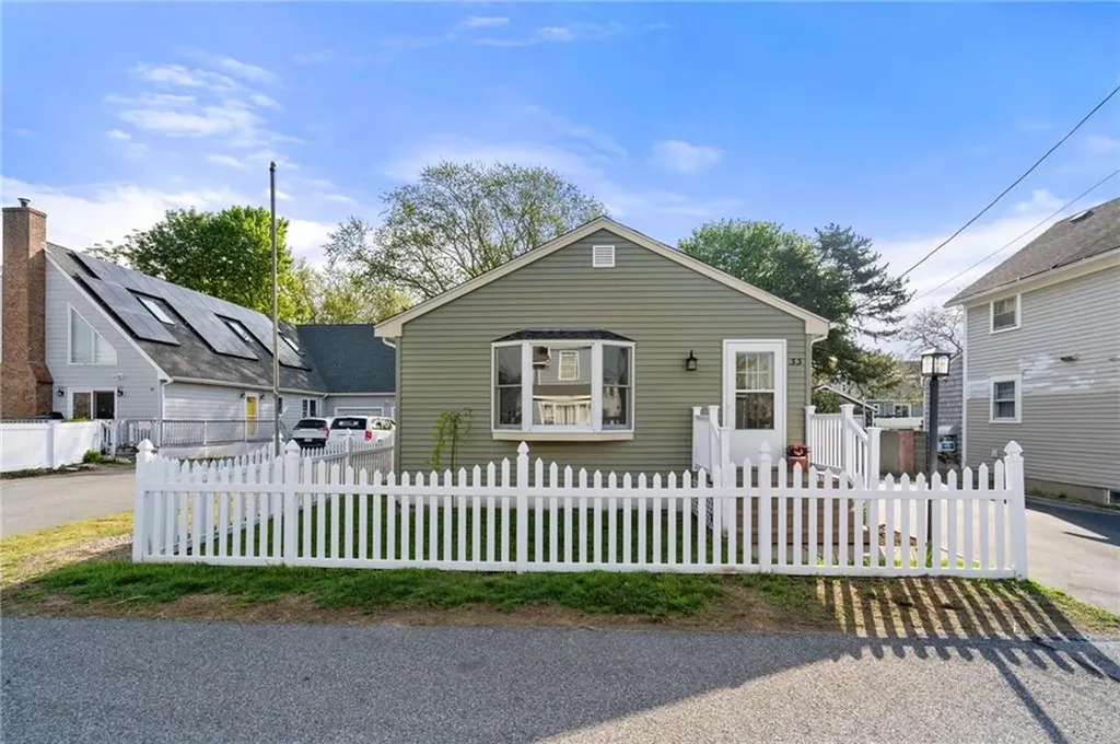 33 Morgan Street Portsmouth RI 02871