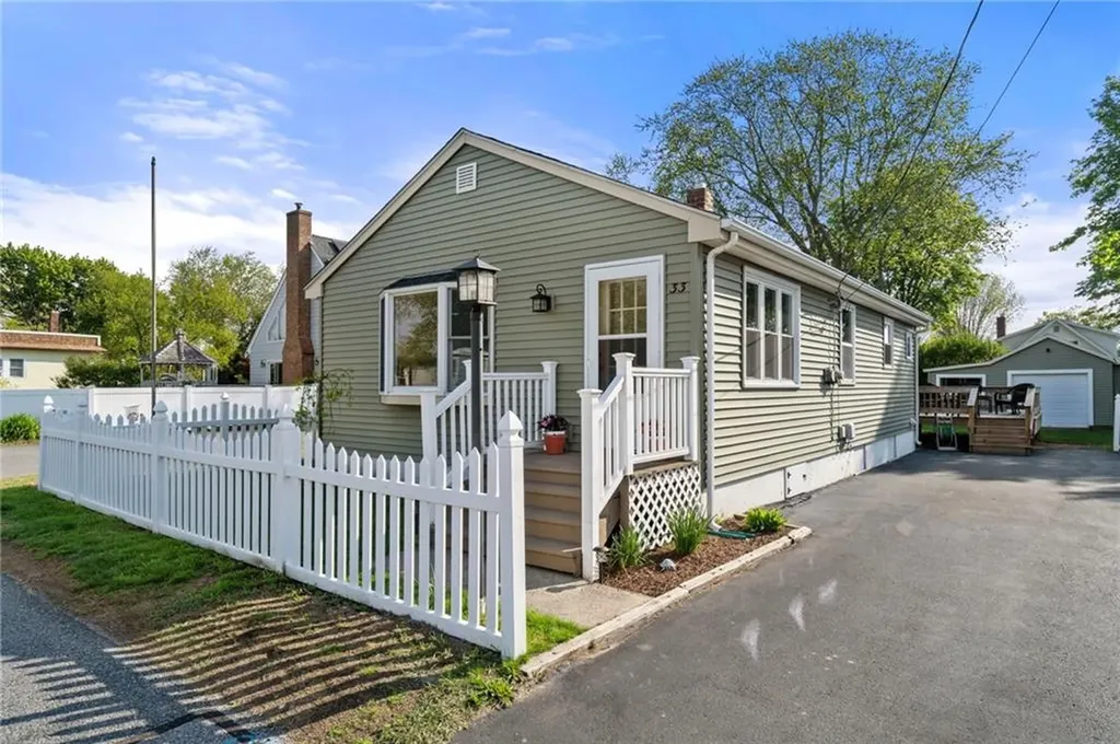 33 Morgan Street Portsmouth RI 02871